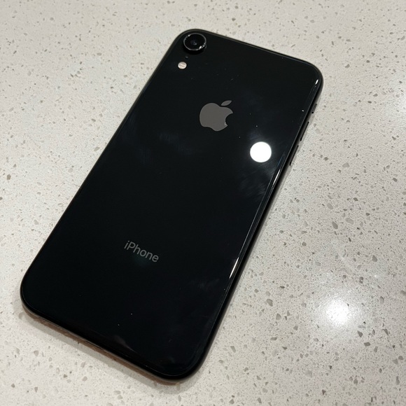 iPhone XR / Black / 128 GB - Picture 1 of 2